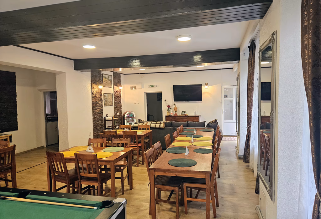 Casa Mare — Bucătărie și sală de zi 8